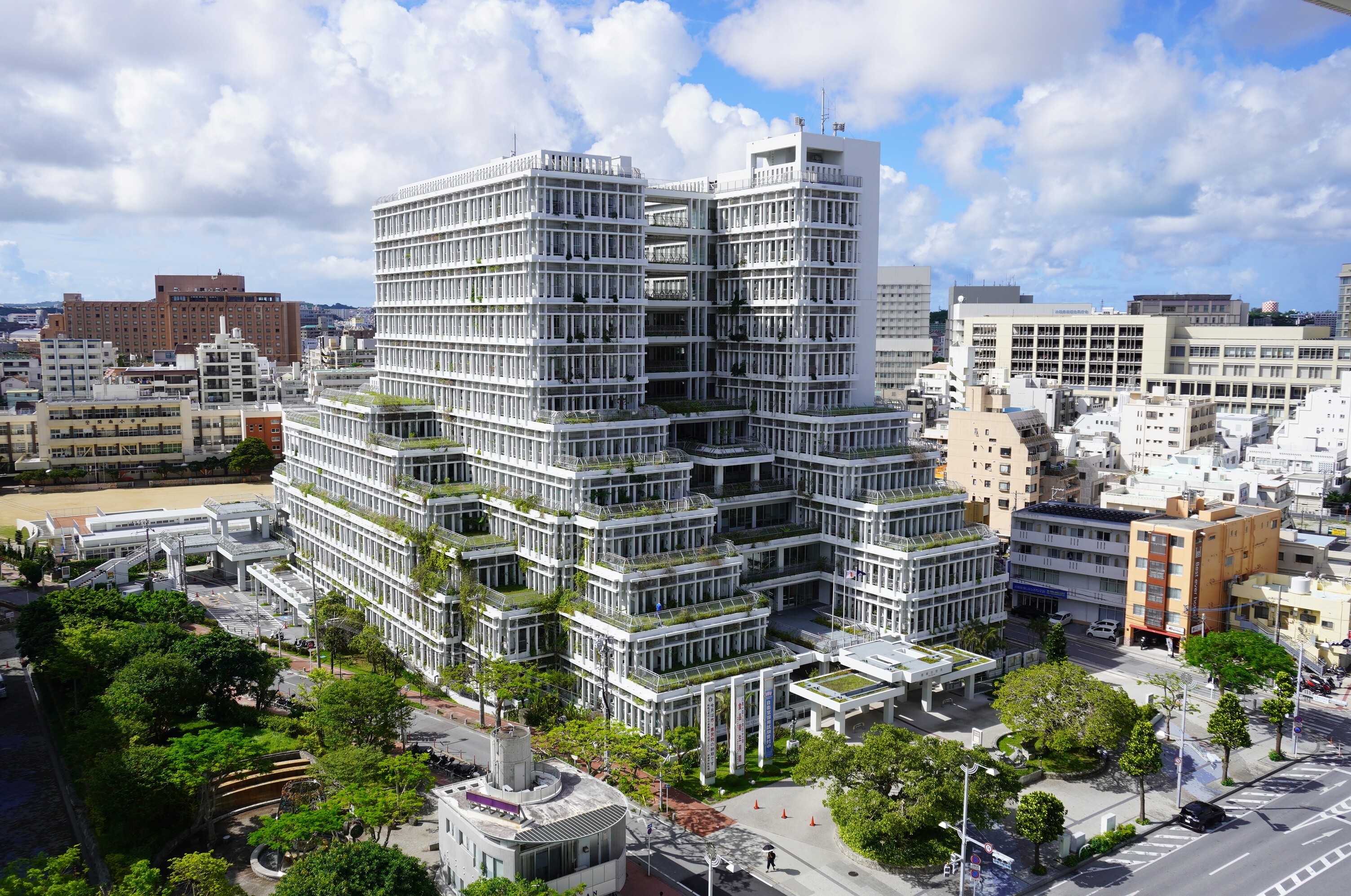 那覇市役所本庁舎