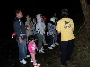 写真：ホタル観察会の様子1