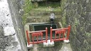 写真：首里地区の湧水