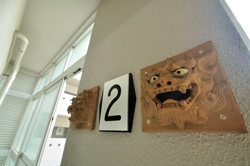 写真：エレベーターホールのシーサー