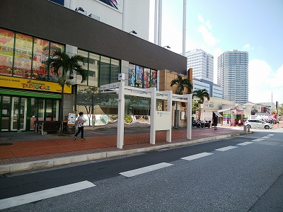 写真：バス停上屋　メインプレイス東口 1