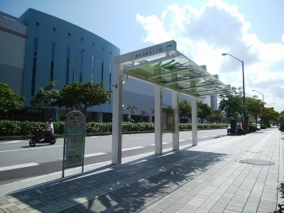 写真：バス停上屋　おもろまち1丁目 1