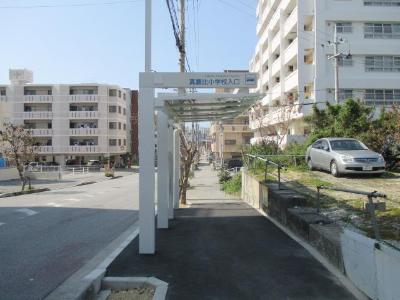 写真：バス停上屋　真嘉比小学校入口 2