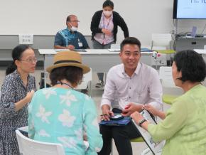 写真：中間報告＆交流会の様子2