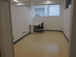 写真：事務室の様子1