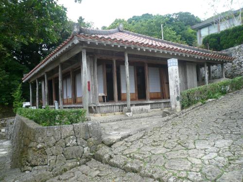 写真：首里金城村屋外観