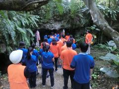 写真:糸数壕(アブチラガマ)