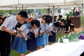写真:那覇市戦没者追悼式