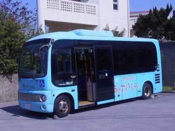 写真：本庁・小禄コース車両