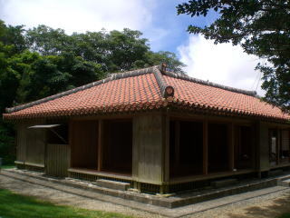 写真:東の御番所(あがりぬうばんじゅ)