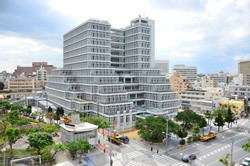 写真：本庁舎外観