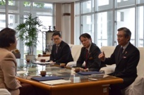 写真:琉球銀行さまと調印式の様子