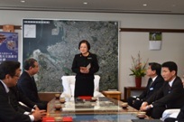 写真:沖縄海邦銀行との調印式の様子