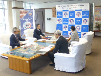 写真:懇談の様子