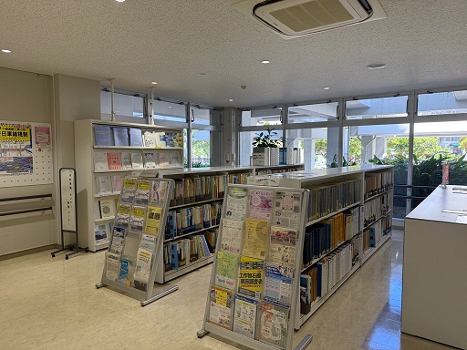 写真：市政情報閲覧コーナー（1階）