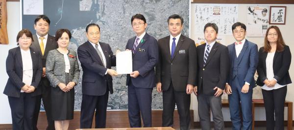 写真:重点要望事項報告