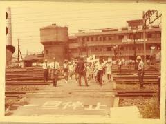 写真：門司機関庫へ向かう