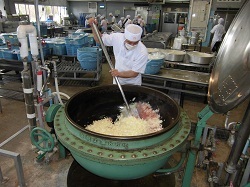 写真:調理風景1