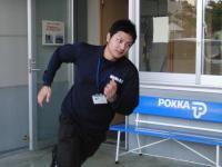 写真:AEDを取りに行っている様子