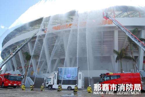 写真：那覇市消防局　PC用壁紙　出初式