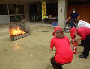 写真:消火訓練の様子2
