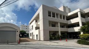 写真：那覇市保健所（裏口側）