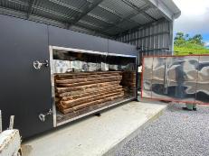 写真：リュウキュウマツベンチ製作4