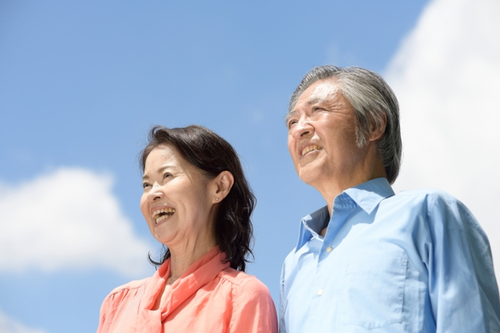 写真：笑顔のシニア