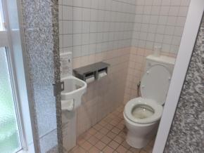 写真：繁多川図書館の設備3