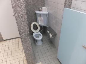 写真：繁多川図書館の設備5