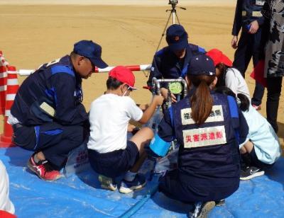 写真：給水訓練の様子1