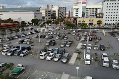 上下水道局庁舎駐車場写真