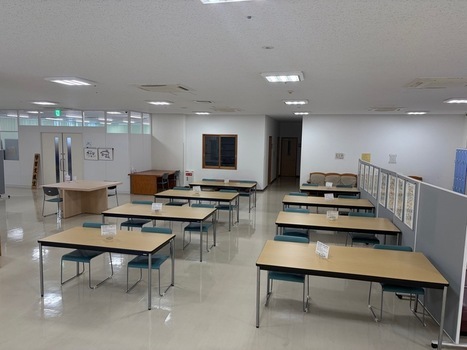 写真:2人掛け机2