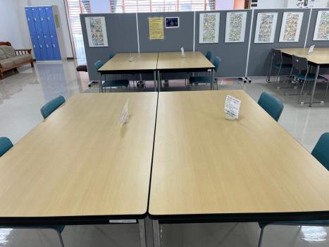 写真：4人掛け机2