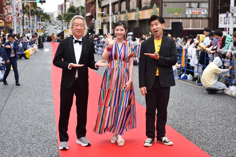沖縄国際文化祭レッドカーペットの様子