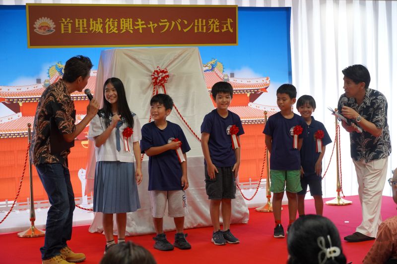首里中学校・城南小学校の生徒児童が復興への想いを語っている様子