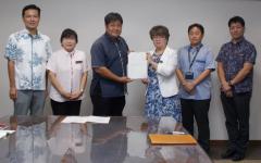 教育事務点検評価報告書　手交