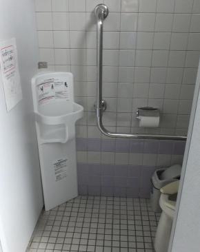 ベビーキープ（1階女子トイレ設置）の写真