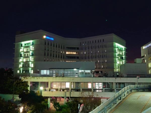 那覇市立病院グリーンライトアップの画像