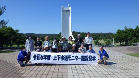 施設見学で記念写真